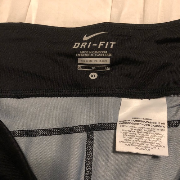 Nike DriFit Cheetah Capri Legging - Picture 4 of 4
